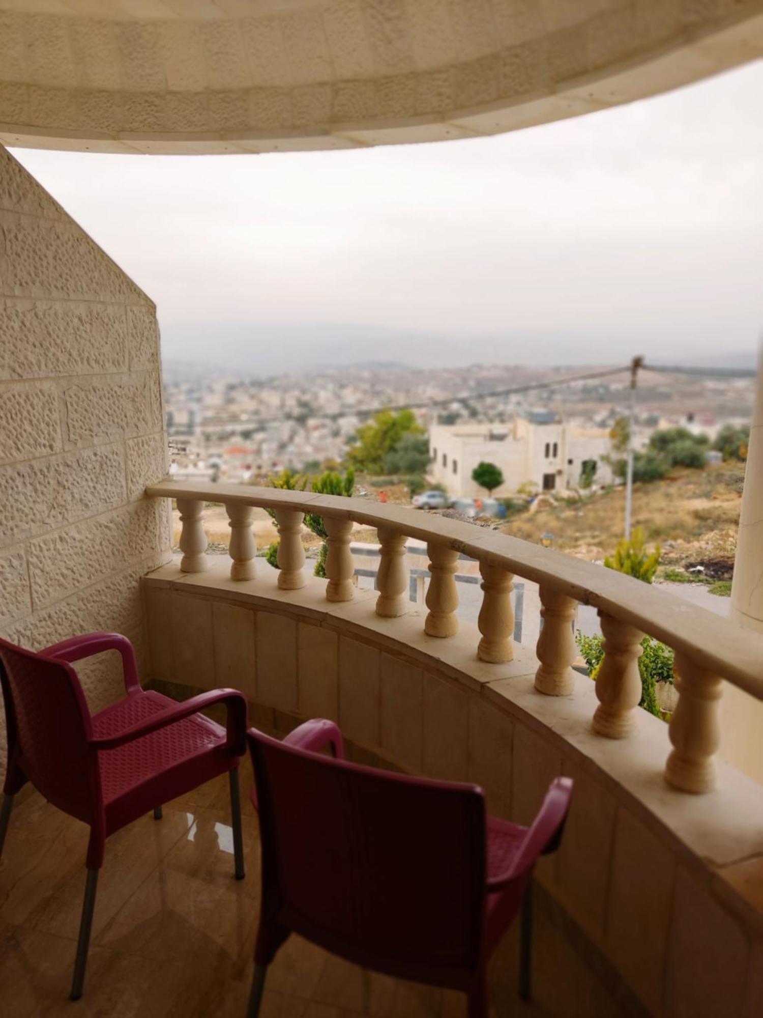 Lotus Housing For Furnished Apartments Jarash Eksteriør bilde