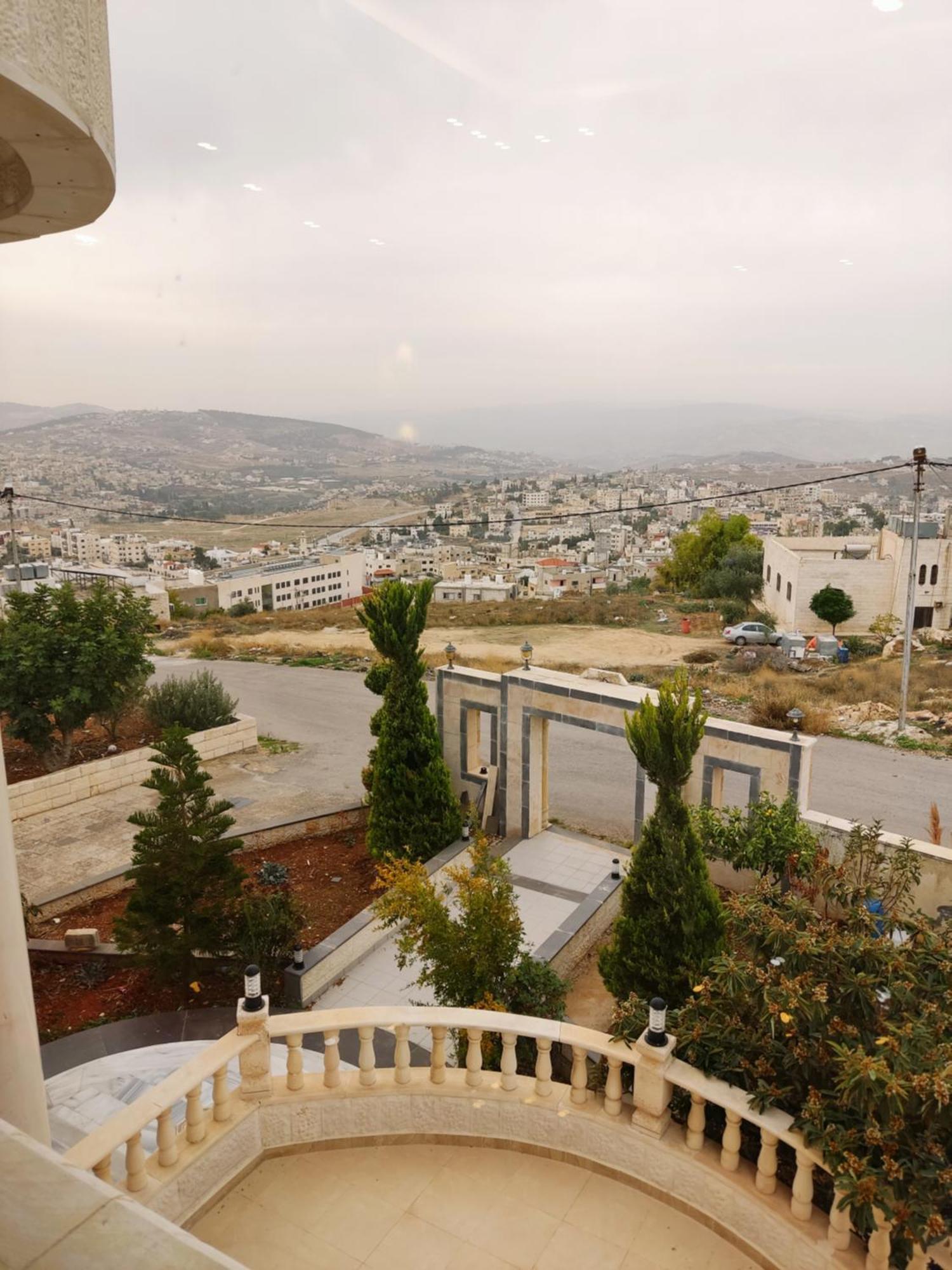 Lotus Housing For Furnished Apartments Jarash Eksteriør bilde